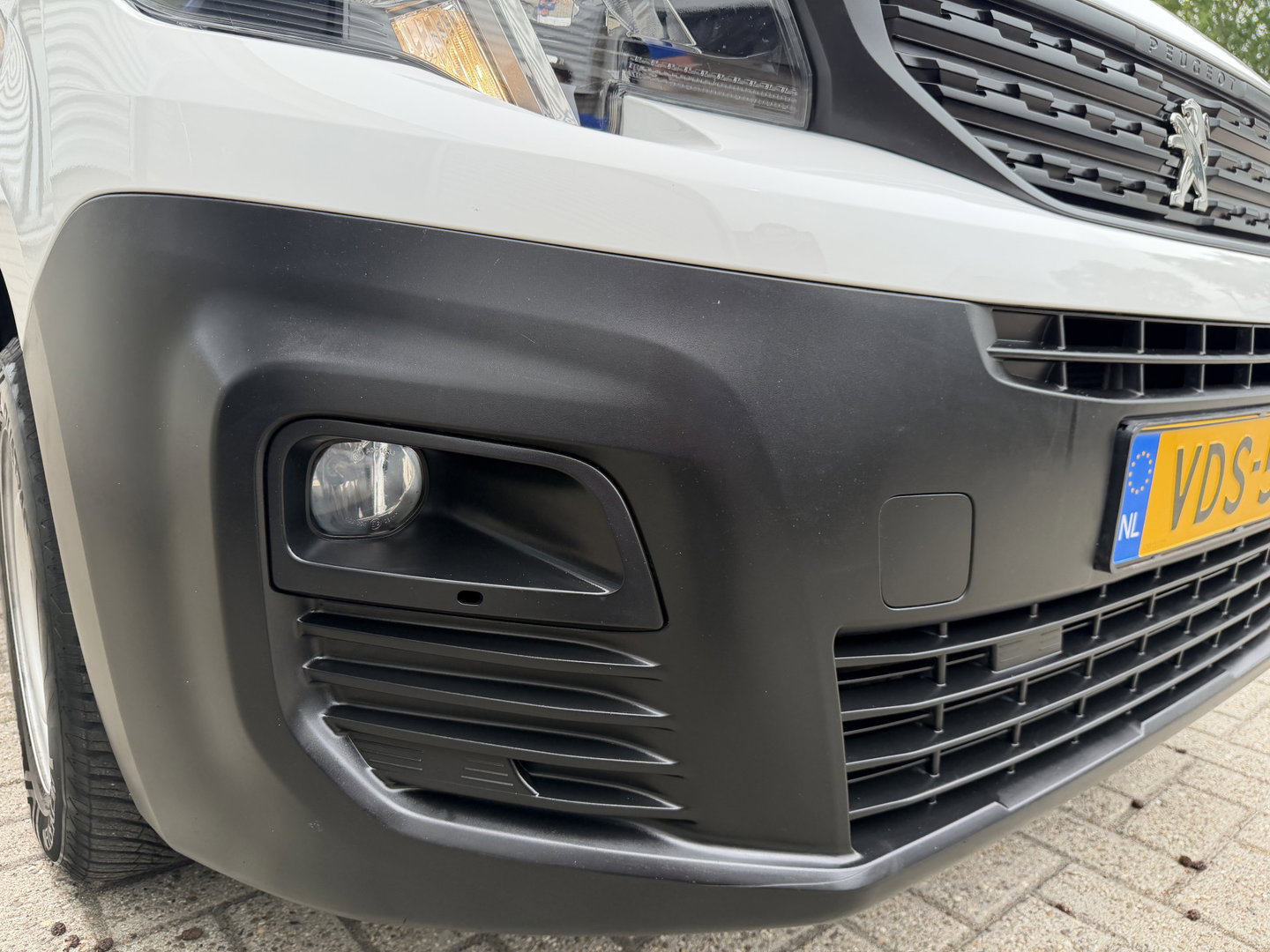 Peugeot Partner 1.5 BlueHDI Premium / euro 6 / bpm vrij / vaste prijs rijklaar € 10.950 ex btw / lease vanaf € 185 / airco / cruise / apple carplay / android auto