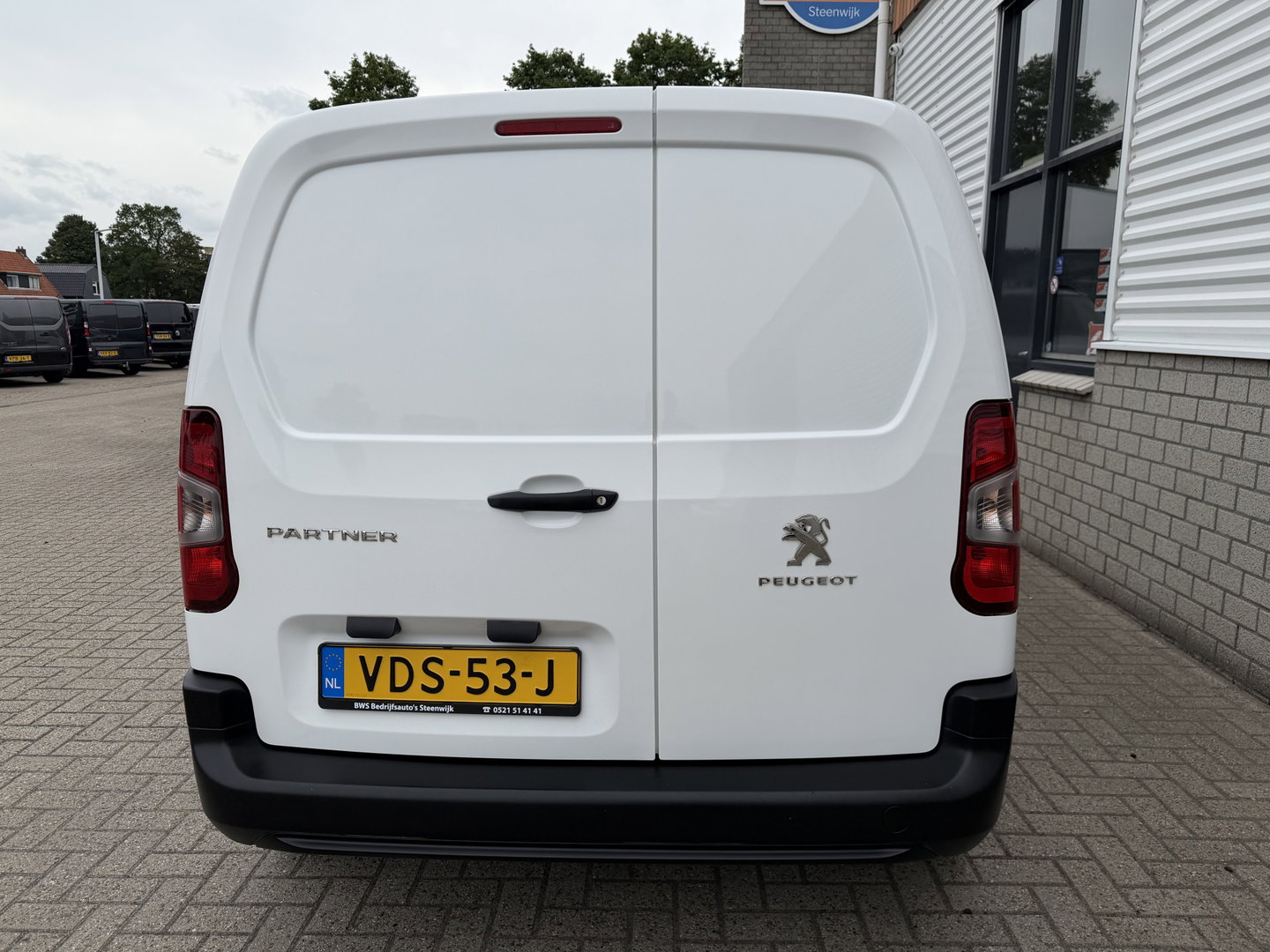 Peugeot Partner 1.5 BlueHDI Premium / euro 6 / bpm vrij / vaste prijs rijklaar € 10.950 ex btw / lease vanaf € 185 / airco / cruise / apple carplay / android auto