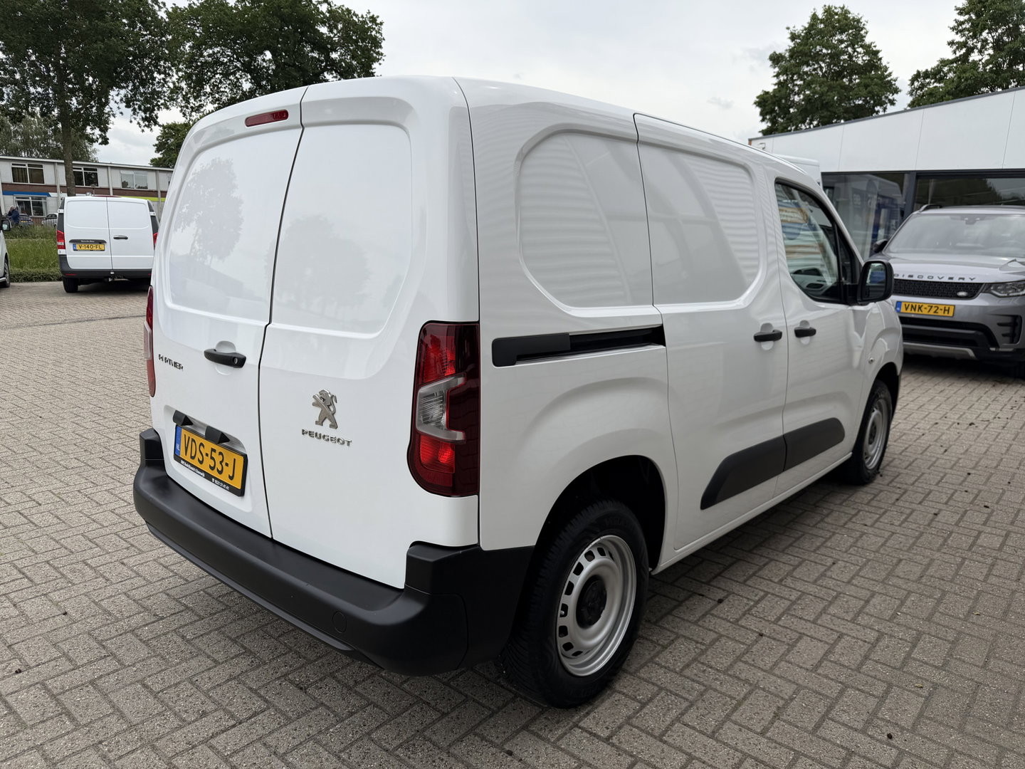 Peugeot Partner 1.5 BlueHDI Premium / euro 6 / bpm vrij / vaste prijs rijklaar € 10.950 ex btw / lease vanaf € 185 / airco / cruise / apple carplay / android auto