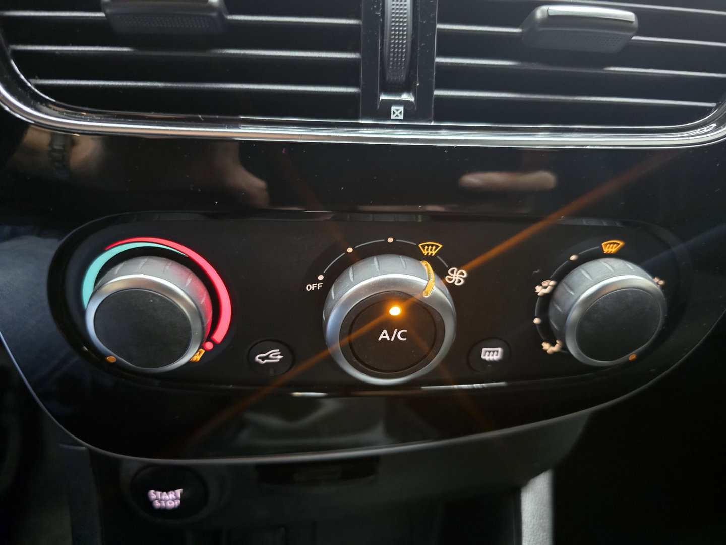 Renault Clio 0.9 TCe Limited Navigatie Airconditioning Cruise PDC 16"LM