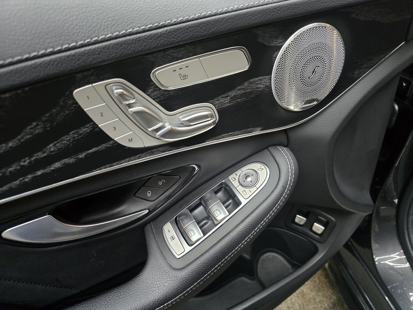 Mercedes-Benz C-Klasse Estate 300 e Advantage Pack AMG Pano Luchtvering BNS Plus LED 19"LM