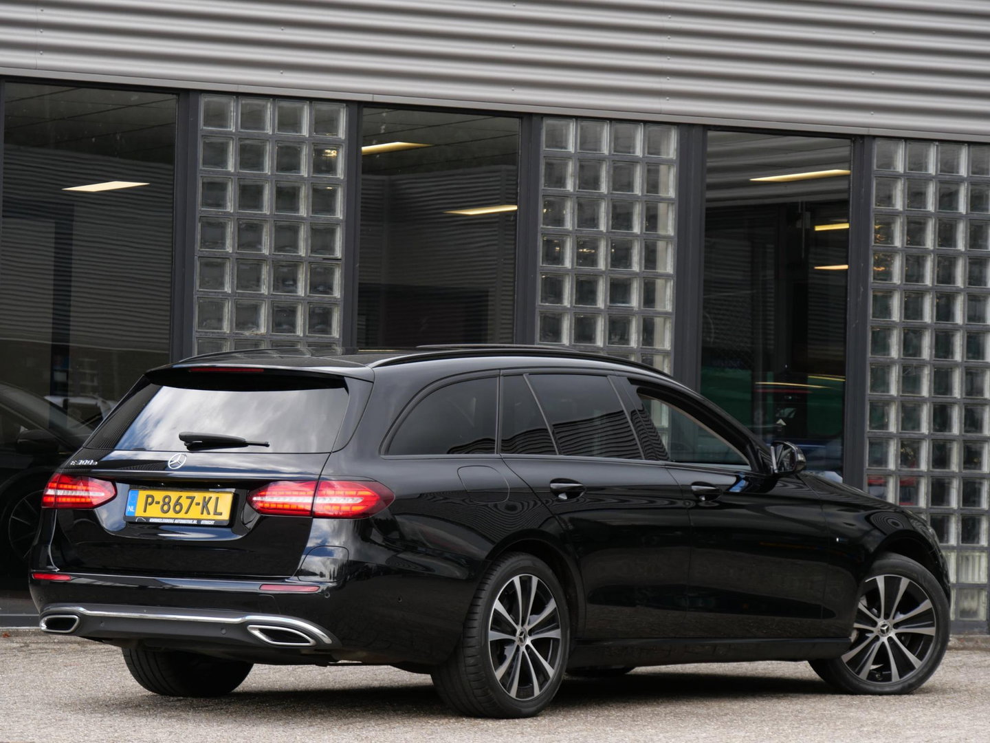Mercedes-Benz E-Klasse Estate 300e AVANTGARDE/ ADVANTAGE PACK/ BURMESTER/ SCHUIFDAK/