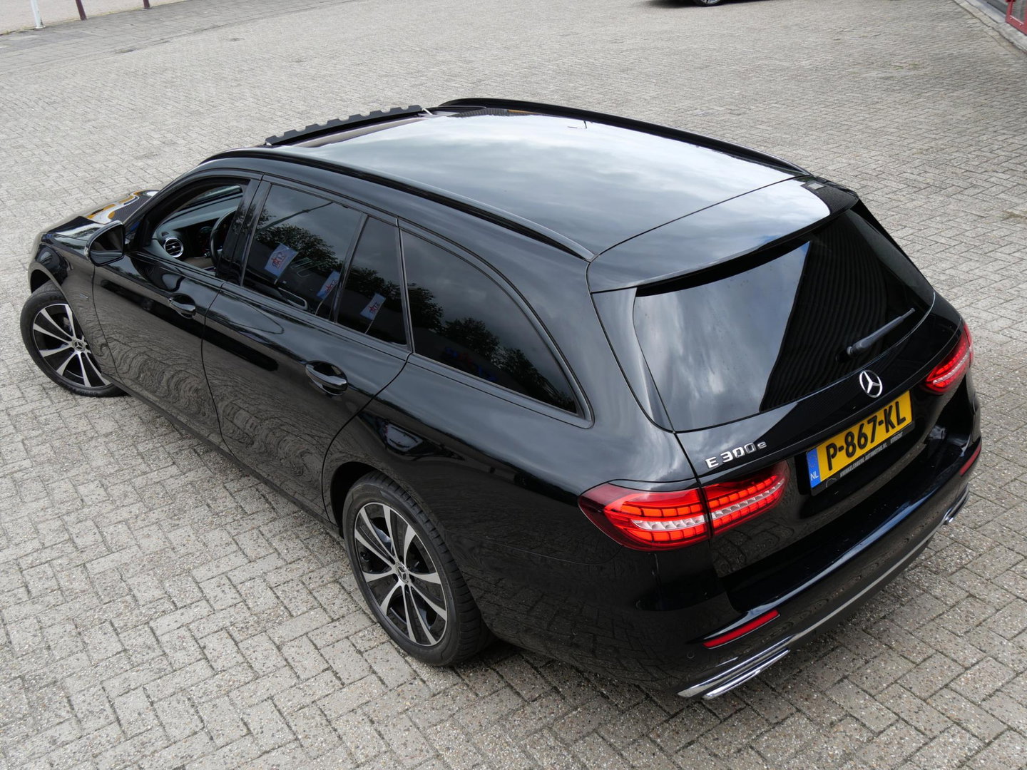 Mercedes-Benz E-Klasse Estate 300e AVANTGARDE/ ADVANTAGE PACK/ BURMESTER/ SCHUIFDAK/