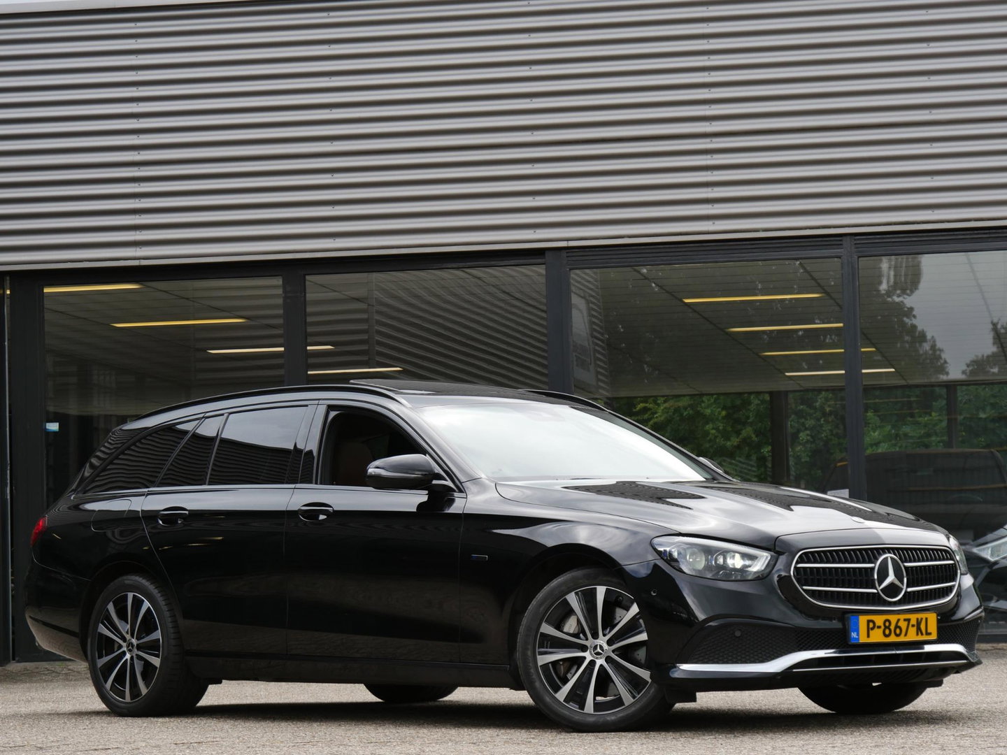 Mercedes-Benz E-Klasse Estate 300e AVANTGARDE/ ADVANTAGE PACK/ BURMESTER/ SCHUIFDAK/