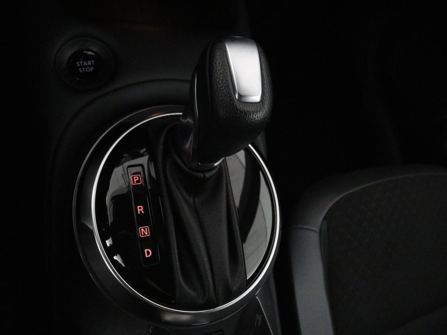 Nissan Juke 1.6 Hybrid Tekna | 360 Camera | Adaptive cruise | Carplay | Navigatie | Half leder | Full LED | Keyless | Climate control | Parkeerhulp | DAB | Bluetooth