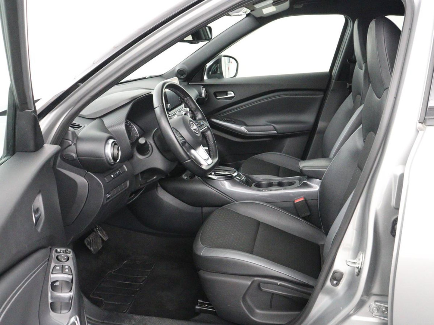 Nissan Juke 1.6 Hybrid Tekna | 360 Camera | Adaptive cruise | Carplay | Navigatie | Half leder | Full LED | Keyless | Climate control | Parkeerhulp | DAB | Bluetooth
