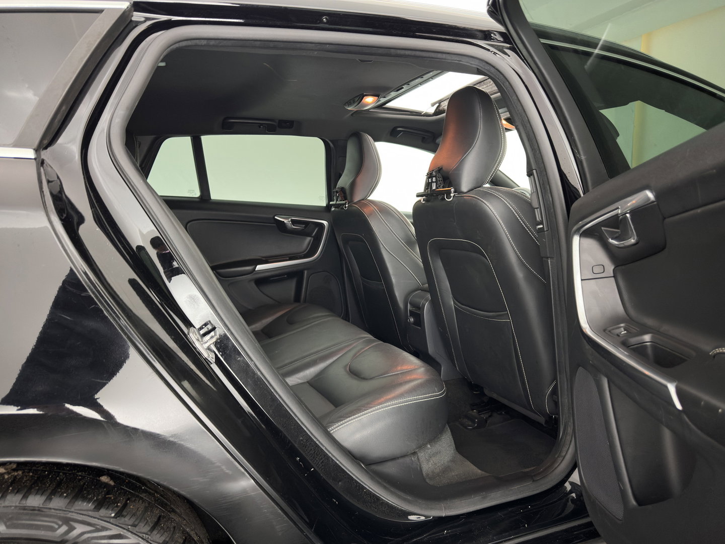Volvo V60 2.4 D5 Twin Engine Special Edition (INCL.BTW) Aut. *PANO | LEATHER | ADAPTIVE-CRUISE | XENON | BLIS | MEMORY-PACK | CAMERA | HEATED-COMFORTSEATS | NAVI-FULLMAP | PRIVACY-GLASS | ECC | PDC | TOWBAR | 18''ALU*