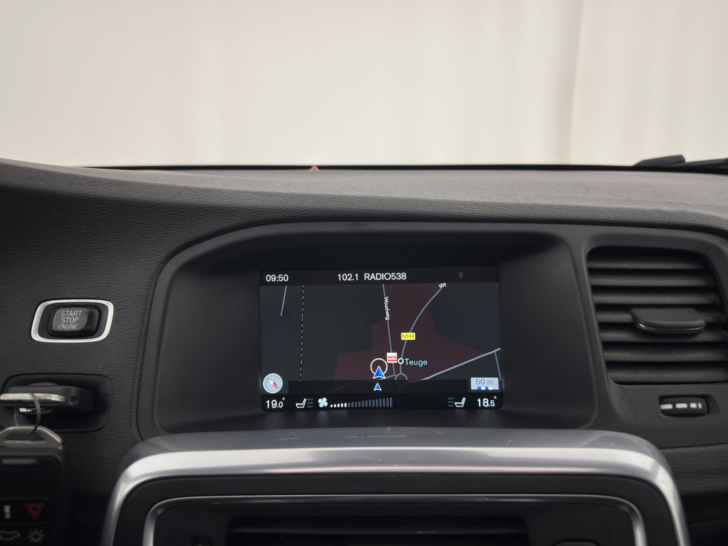 Volvo V60 2.4 D5 Twin Engine Special Edition (INCL.BTW) Aut. *PANO | LEATHER | ADAPTIVE-CRUISE | XENON | BLIS | MEMORY-PACK | CAMERA | HEATED-COMFORTSEATS | NAVI-FULLMAP | PRIVACY-GLASS | ECC | PDC | TOWBAR | 18''ALU*