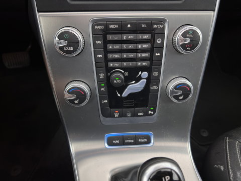Volvo V60 2.4 D5 Twin Engine Special Edition (INCL.BTW) Aut. *PANO | LEATHER | ADAPTIVE-CRUISE | XENON | BLIS | MEMORY-PACK | CAMERA | HEATED-COMFORTSEATS | NAVI-FULLMAP | PRIVACY-GLASS | ECC | PDC | TOWBAR | 18''ALU*