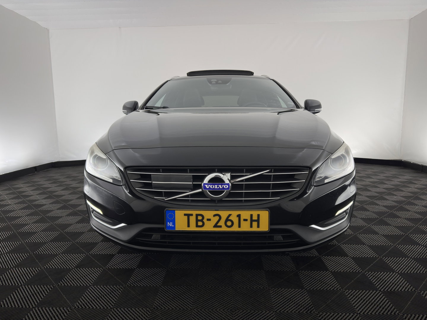 Volvo V60 2.4 D5 Twin Engine Special Edition (INCL.BTW) Aut. *PANO | LEATHER | ADAPTIVE-CRUISE | XENON | BLIS | MEMORY-PACK | CAMERA | HEATED-COMFORTSEATS | NAVI-FULLMAP | PRIVACY-GLASS | ECC | PDC | TOWBAR | 18''ALU*
