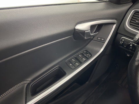 Volvo V60 2.4 D5 Twin Engine Special Edition (INCL.BTW) Aut. *PANO | LEATHER | ADAPTIVE-CRUISE | XENON | BLIS | MEMORY-PACK | CAMERA | HEATED-COMFORTSEATS | NAVI-FULLMAP | PRIVACY-GLASS | ECC | PDC | TOWBAR | 18''ALU*