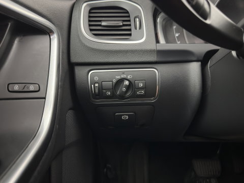 Volvo V60 2.4 D5 Twin Engine Special Edition (INCL.BTW) Aut. *PANO | LEATHER | ADAPTIVE-CRUISE | XENON | BLIS | MEMORY-PACK | CAMERA | HEATED-COMFORTSEATS | NAVI-FULLMAP | PRIVACY-GLASS | ECC | PDC | TOWBAR | 18''ALU*