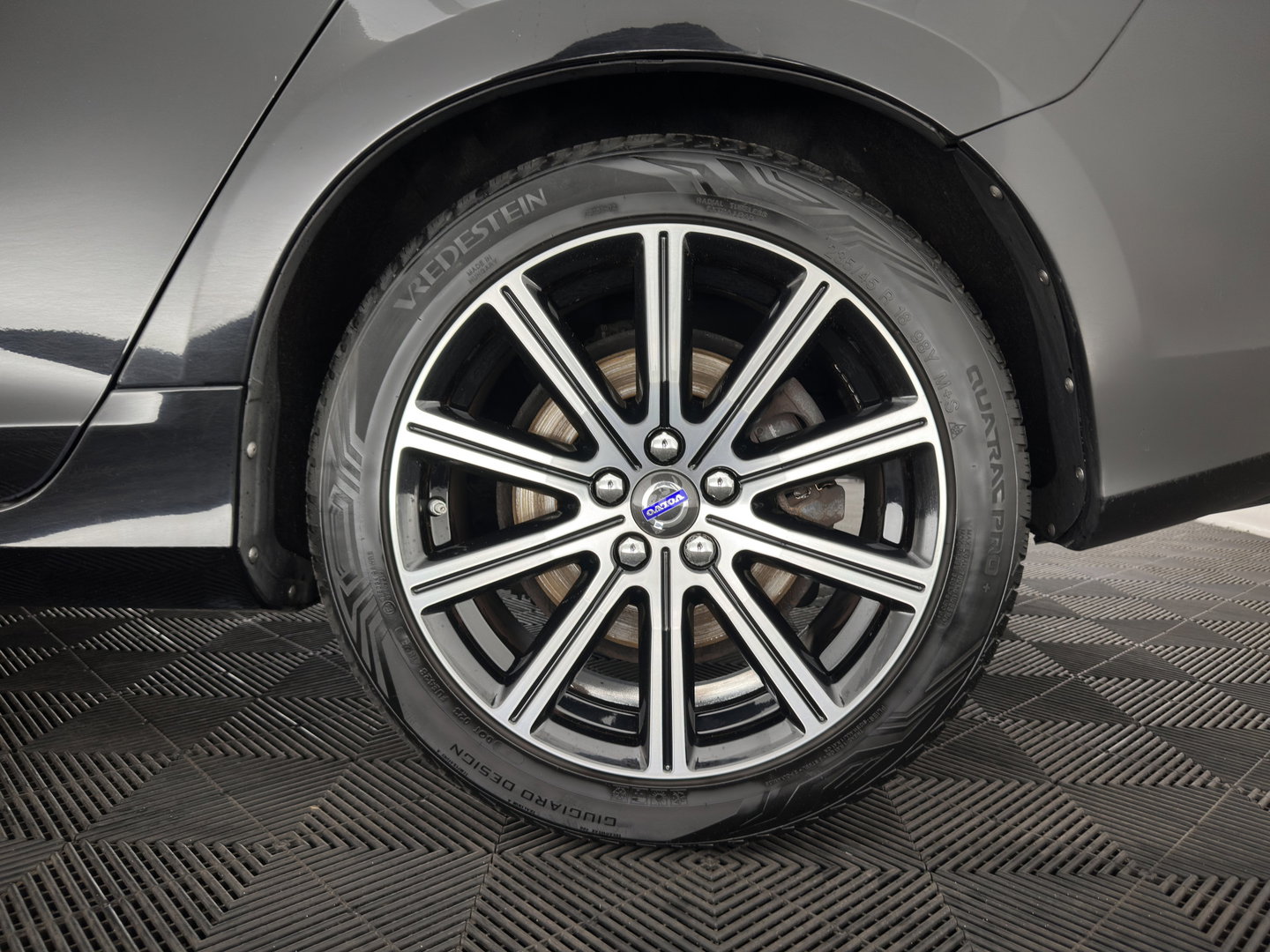 Volvo V60 2.4 D5 Twin Engine Special Edition (INCL.BTW) Aut. *PANO | LEATHER | ADAPTIVE-CRUISE | XENON | BLIS | MEMORY-PACK | CAMERA | HEATED-COMFORTSEATS | NAVI-FULLMAP | PRIVACY-GLASS | ECC | PDC | TOWBAR | 18''ALU*