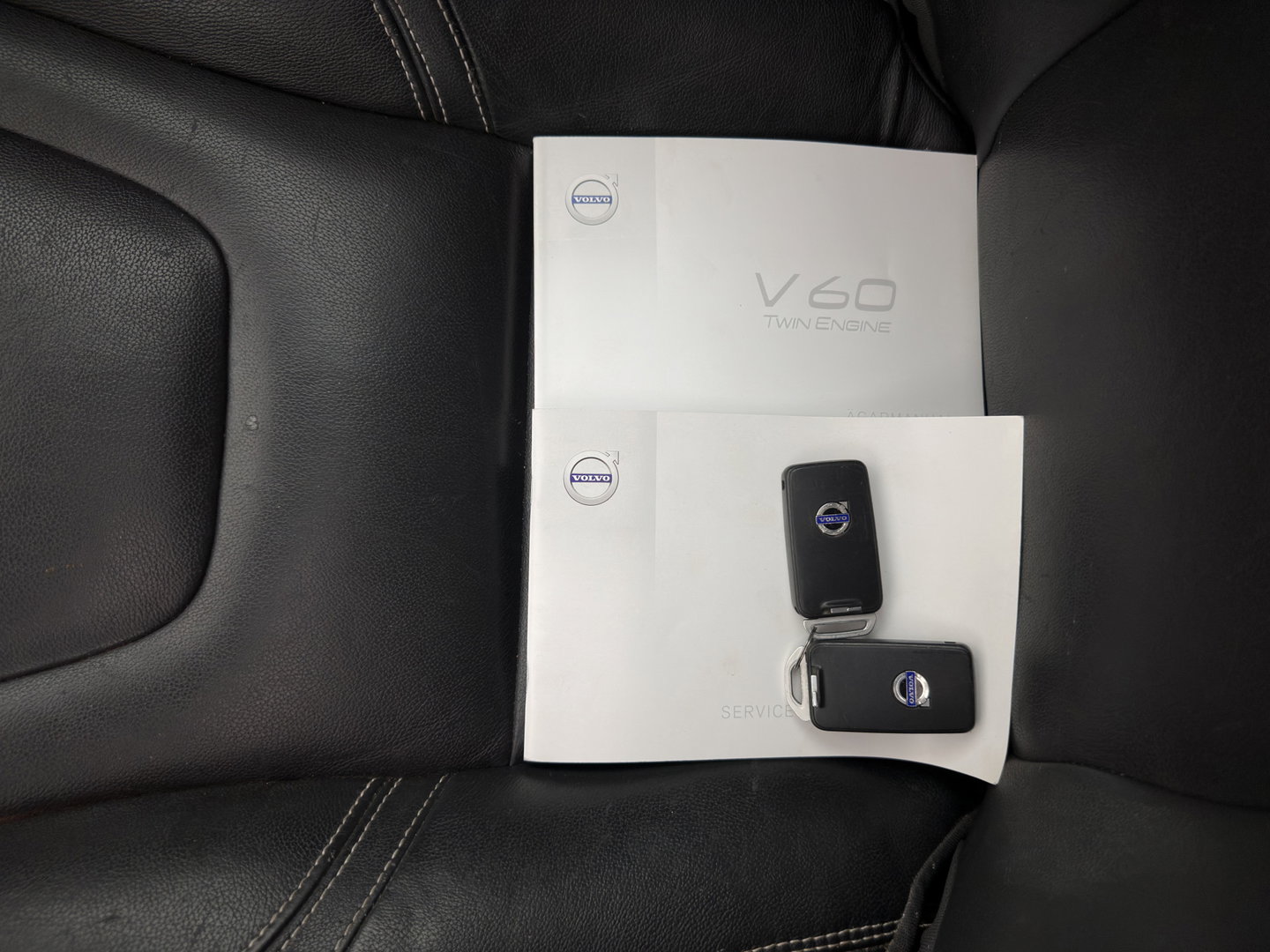Volvo V60 2.4 D5 Twin Engine Special Edition (INCL.BTW) Aut. *PANO | LEATHER | ADAPTIVE-CRUISE | XENON | BLIS | MEMORY-PACK | CAMERA | HEATED-COMFORTSEATS | NAVI-FULLMAP | PRIVACY-GLASS | ECC | PDC | TOWBAR | 18''ALU*