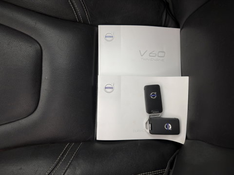 Volvo V60 2.4 D5 Twin Engine Special Edition (INCL.BTW) Aut. *PANO | LEATHER | ADAPTIVE-CRUISE | XENON | BLIS | MEMORY-PACK | CAMERA | HEATED-COMFORTSEATS | NAVI-FULLMAP | PRIVACY-GLASS | ECC | PDC | TOWBAR | 18''ALU*