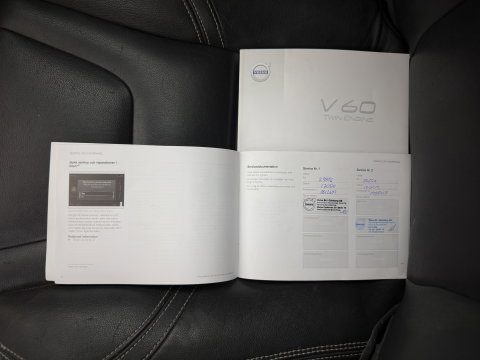 Volvo V60 2.4 D5 Twin Engine Special Edition (INCL.BTW) Aut. *PANO | LEATHER | ADAPTIVE-CRUISE | XENON | BLIS | MEMORY-PACK | CAMERA | HEATED-COMFORTSEATS | NAVI-FULLMAP | PRIVACY-GLASS | ECC | PDC | TOWBAR | 18''ALU*