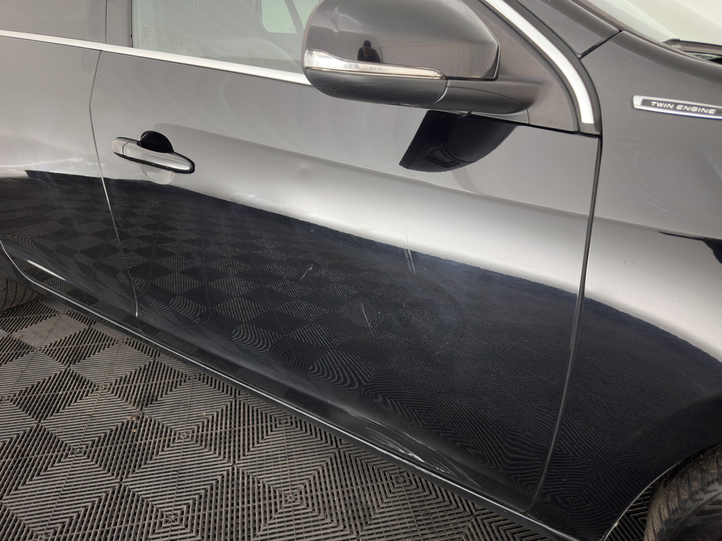 Volvo V60 2.4 D5 Twin Engine Special Edition (INCL.BTW) Aut. *PANO | LEATHER | ADAPTIVE-CRUISE | XENON | BLIS | MEMORY-PACK | CAMERA | HEATED-COMFORTSEATS | NAVI-FULLMAP | PRIVACY-GLASS | ECC | PDC | TOWBAR | 18''ALU*