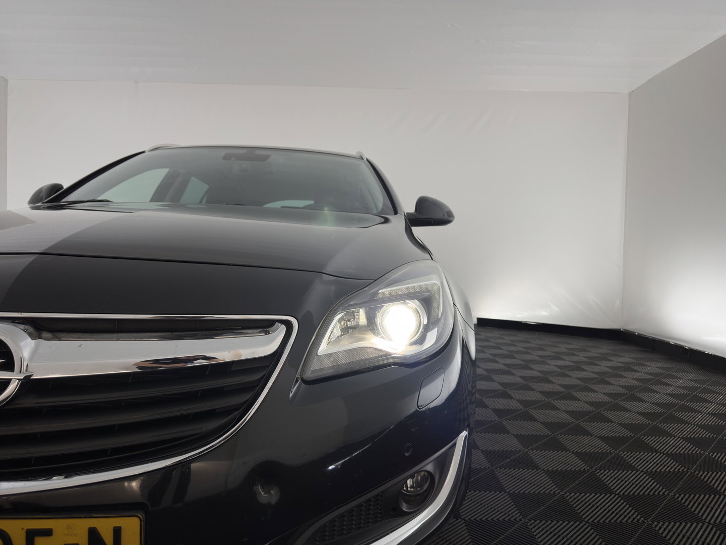 Opel Insignia Sports Tourer 1.6 CDTI EcoFLEX Business+ *LEATHER | XENON | NAVI-FULLMAP | HEATED-COMFORTSEATS | PRIVACY-GLASS | ECC | PDC | CRUISE | 18''ALU*