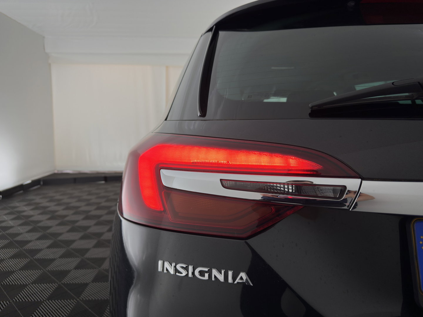Opel Insignia Sports Tourer 1.6 CDTI EcoFLEX Business+ *LEATHER | XENON | NAVI-FULLMAP | HEATED-COMFORTSEATS | PRIVACY-GLASS | ECC | PDC | CRUISE | 18''ALU*
