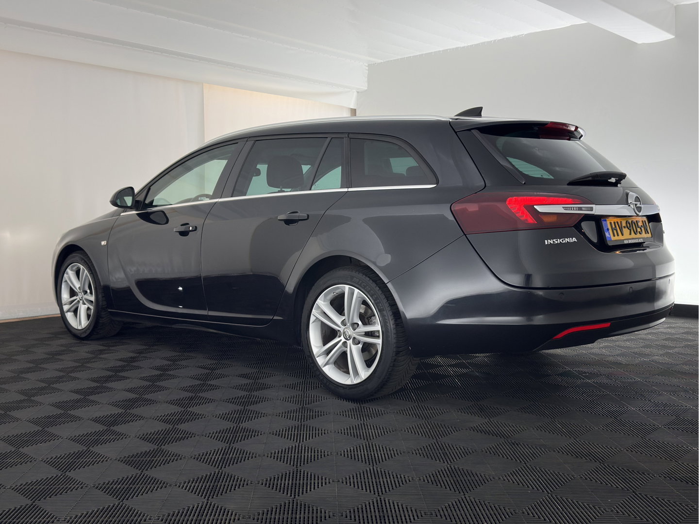 Opel Insignia Sports Tourer 1.6 CDTI EcoFLEX Business+ *LEATHER | XENON | NAVI-FULLMAP | HEATED-COMFORTSEATS | PRIVACY-GLASS | ECC | PDC | CRUISE | 18''ALU*