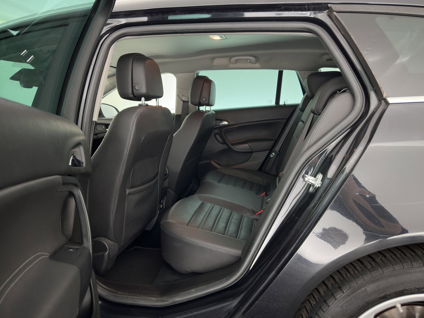 Opel Insignia Sports Tourer 1.6 CDTI EcoFLEX Business+ *LEATHER | XENON | NAVI-FULLMAP | HEATED-COMFORTSEATS | PRIVACY-GLASS | ECC | PDC | CRUISE | 18''ALU*