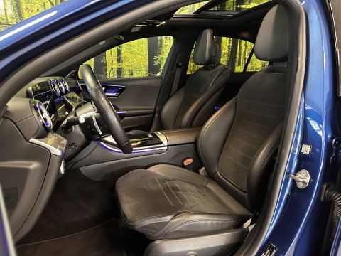Mercedes-Benz C-Klasse 300 4MATIC AMG Line | Panoramadak | 360° Camera | 19'' Lichtmetaal | Sfeerverlichting | Digital Light | Elektrische Stoelen + Geheugen | Parkeersensoren