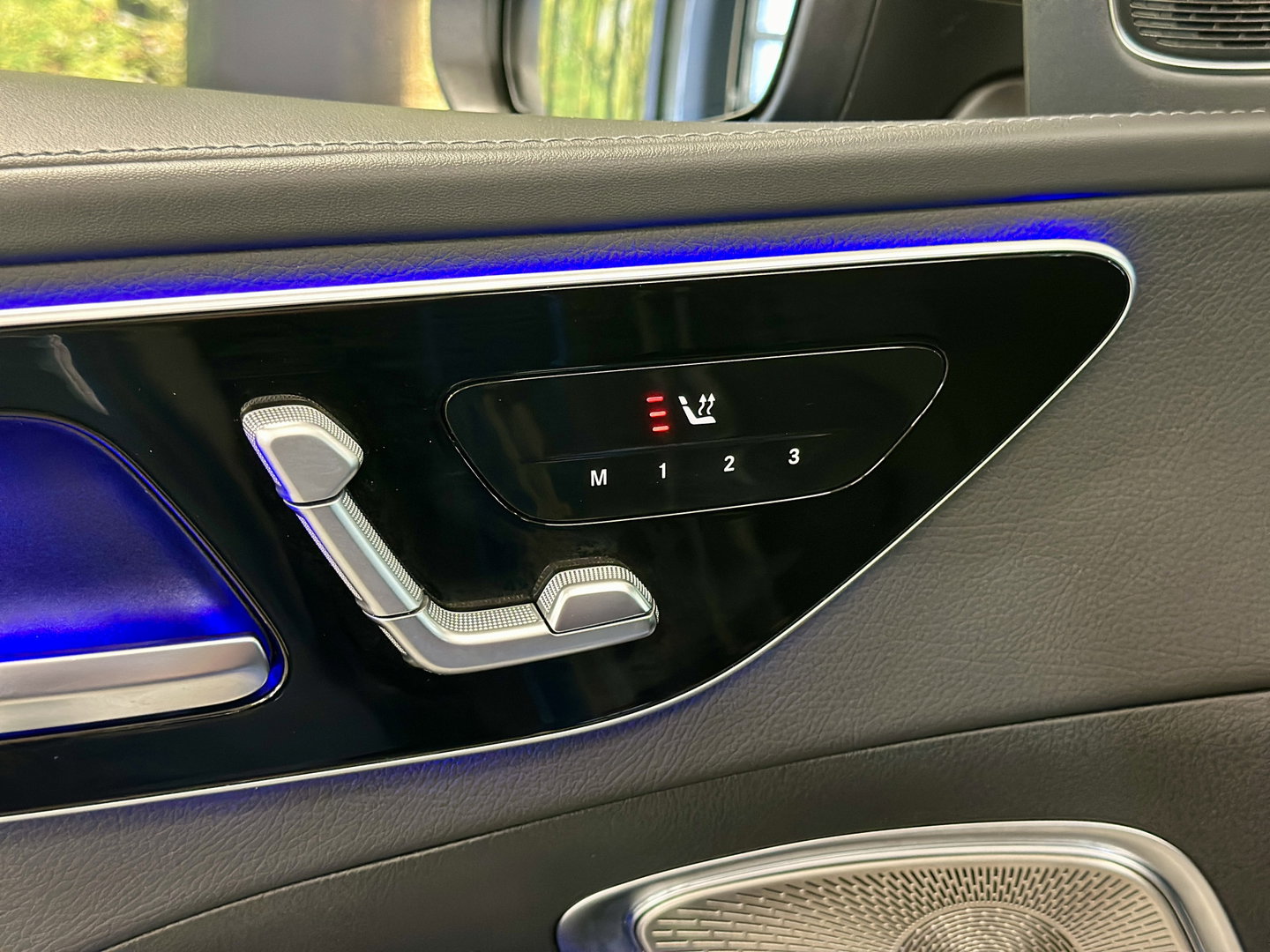 Mercedes-Benz C-Klasse 300 4MATIC AMG Line | Panoramadak | 360° Camera | 19'' Lichtmetaal | Sfeerverlichting | Digital Light | Elektrische Stoelen + Geheugen | Parkeersensoren