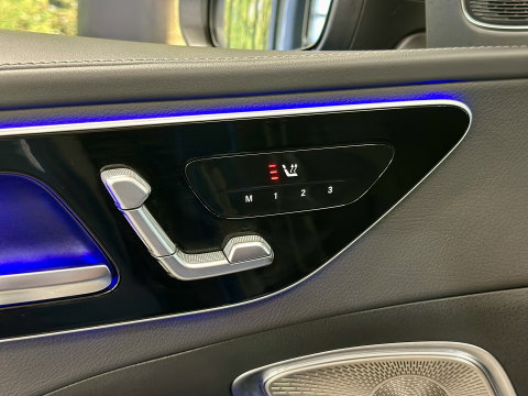 Mercedes-Benz C-Klasse 300 4MATIC AMG Line | Panoramadak | 360° Camera | 19'' Lichtmetaal | Sfeerverlichting | Digital Light | Elektrische Stoelen + Geheugen | Parkeersensoren