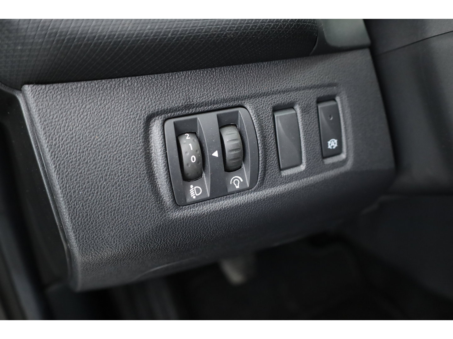 Renault Clio Estate 1.2 TCe Limited 120 pk | Trekhaak | Cruise Control | Bluetooth | Airco | PDC+A | DAB | Navi