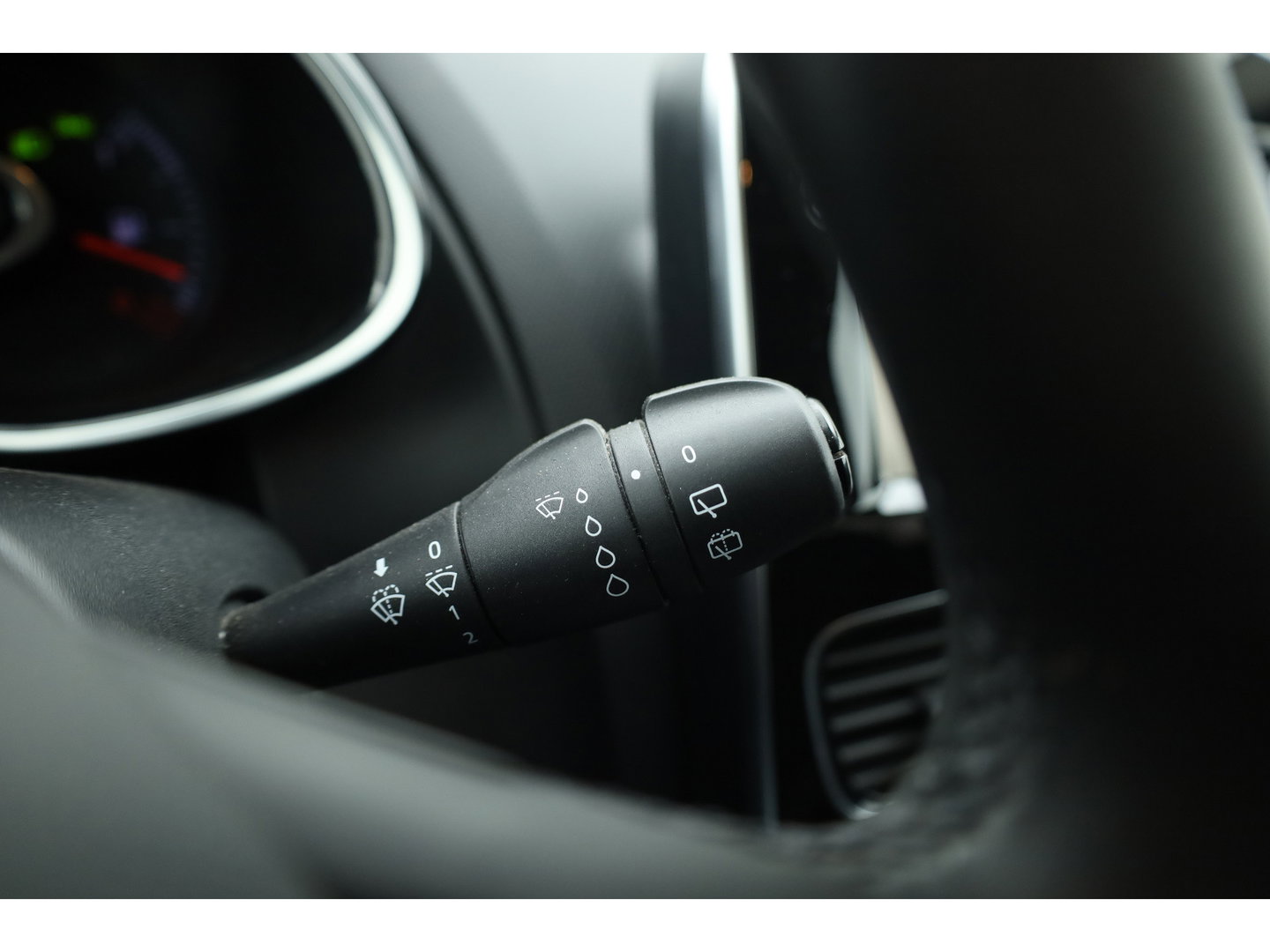 Renault Clio Estate 1.2 TCe Limited 120 pk | Trekhaak | Cruise Control | Bluetooth | Airco | PDC+A | DAB | Navi