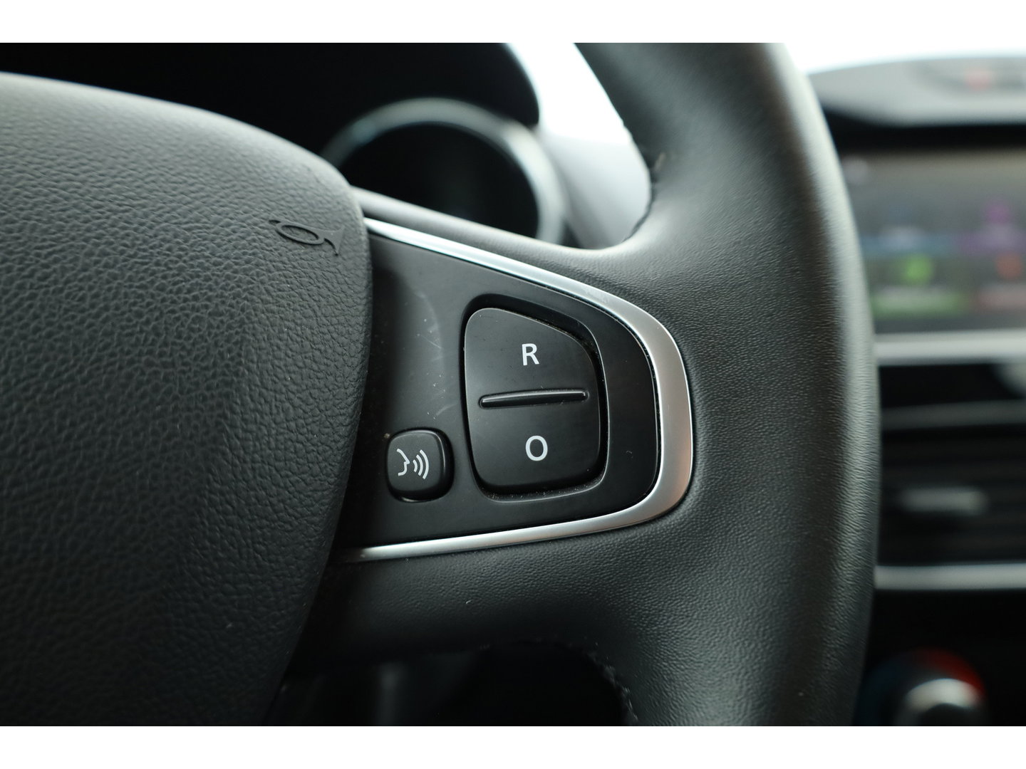 Renault Clio Estate 1.2 TCe Limited 120 pk | Trekhaak | Cruise Control | Bluetooth | Airco | PDC+A | DAB | Navi