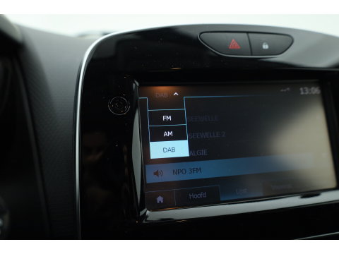 Renault Clio Estate 1.2 TCe Limited 120 pk | Trekhaak | Cruise Control | Bluetooth | Airco | PDC+A | DAB | Navi