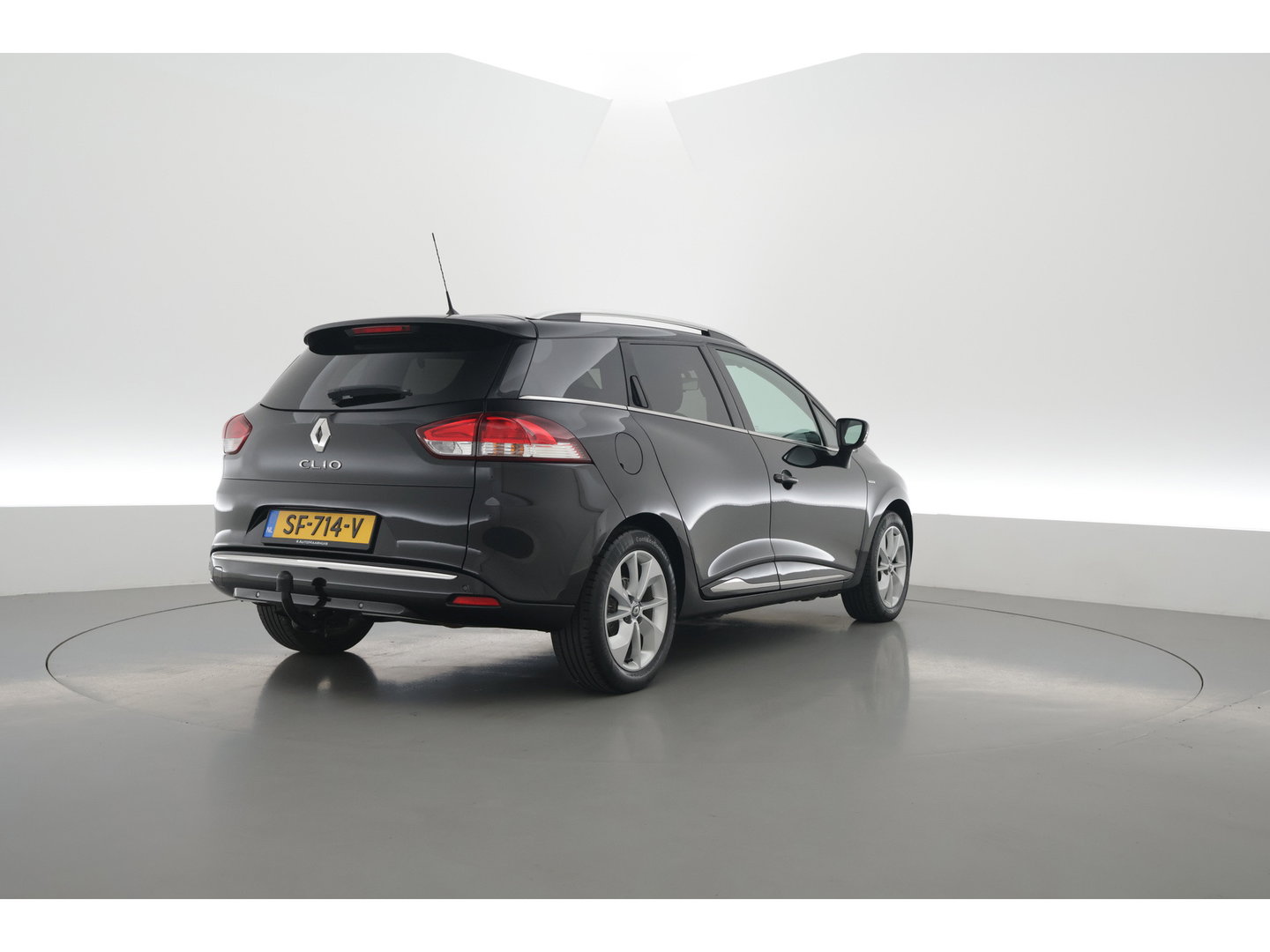 Renault Clio Estate 1.2 TCe Limited 120 pk | Trekhaak | Cruise Control | Bluetooth | Airco | PDC+A | DAB | Navi