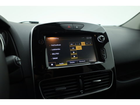 Renault Clio Estate 1.2 TCe Limited 120 pk | Trekhaak | Cruise Control | Bluetooth | Airco | PDC+A | DAB | Navi