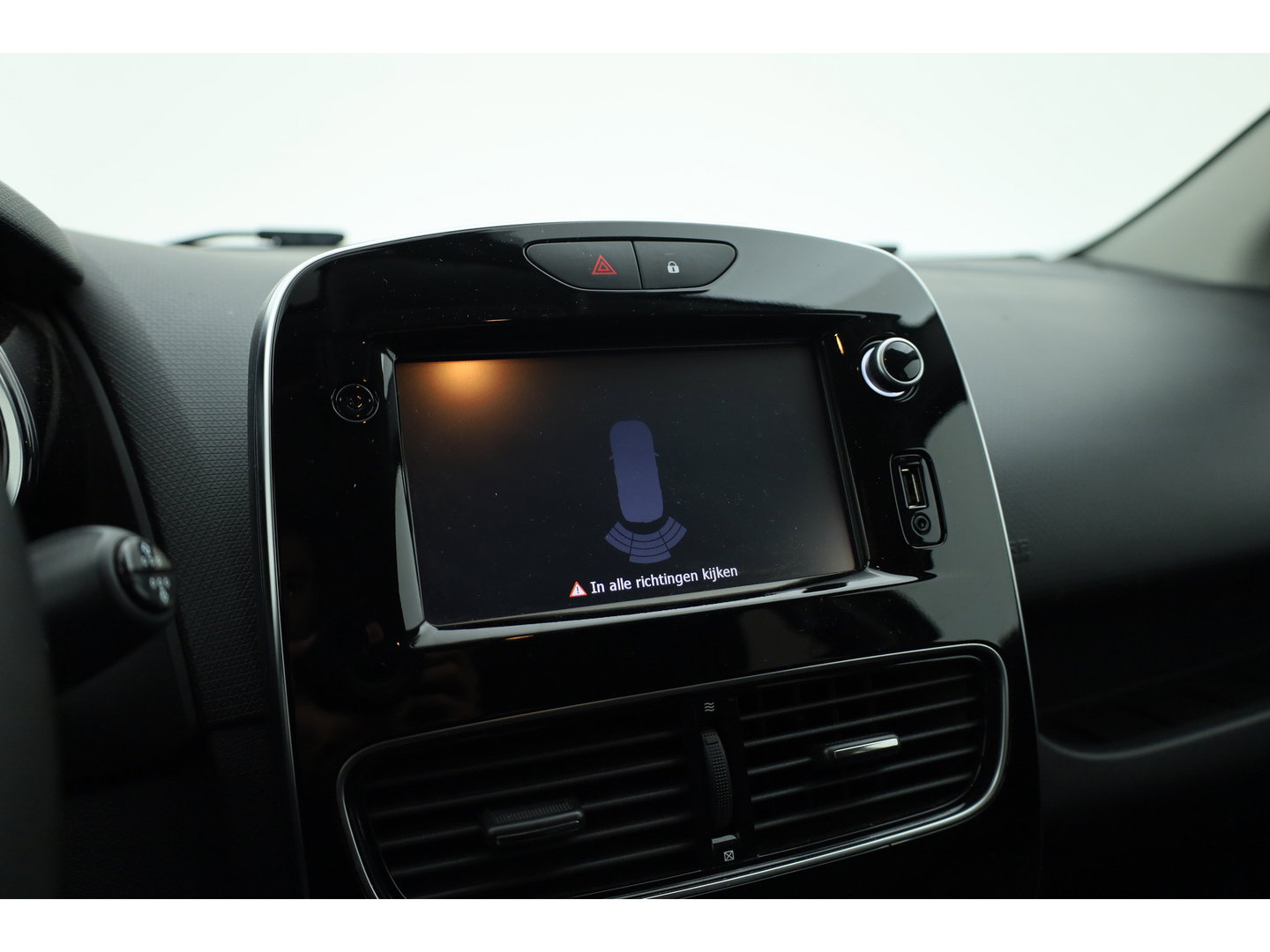 Renault Clio Estate 1.2 TCe Limited 120 pk | Trekhaak | Cruise Control | Bluetooth | Airco | PDC+A | DAB | Navi