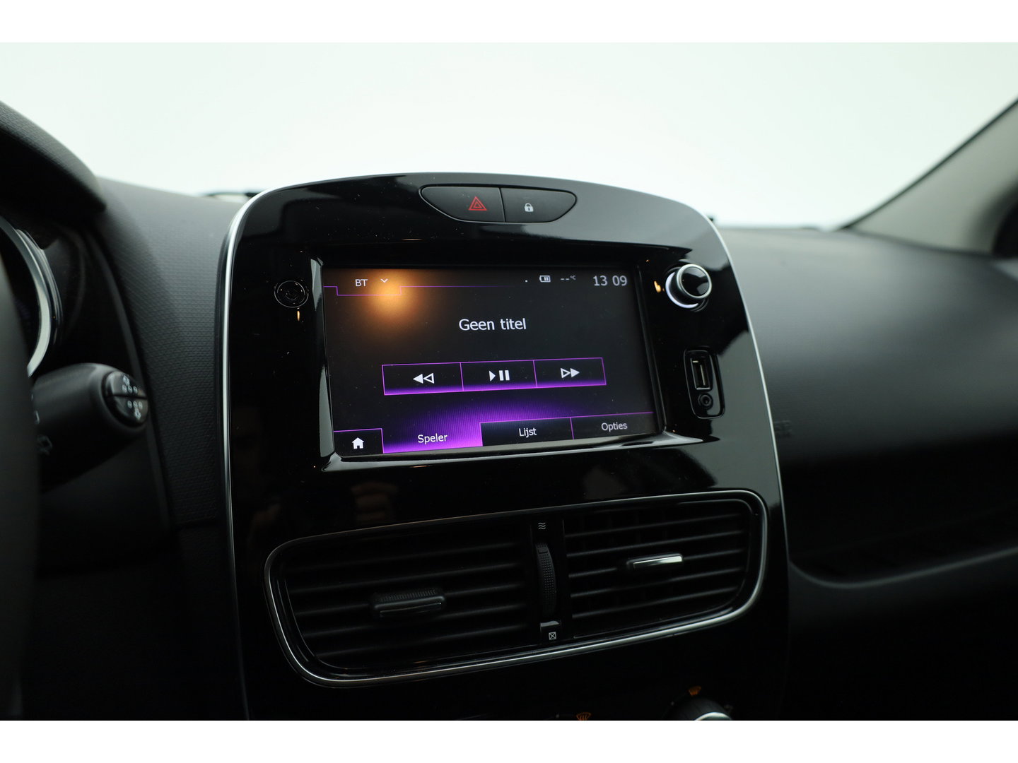 Renault Clio Estate 1.2 TCe Limited 120 pk | Trekhaak | Cruise Control | Bluetooth | Airco | PDC+A | DAB | Navi