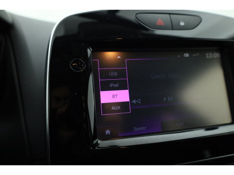 Renault Clio Estate 1.2 TCe Limited 120 pk | Trekhaak | Cruise Control | Bluetooth | Airco | PDC+A | DAB | Navi