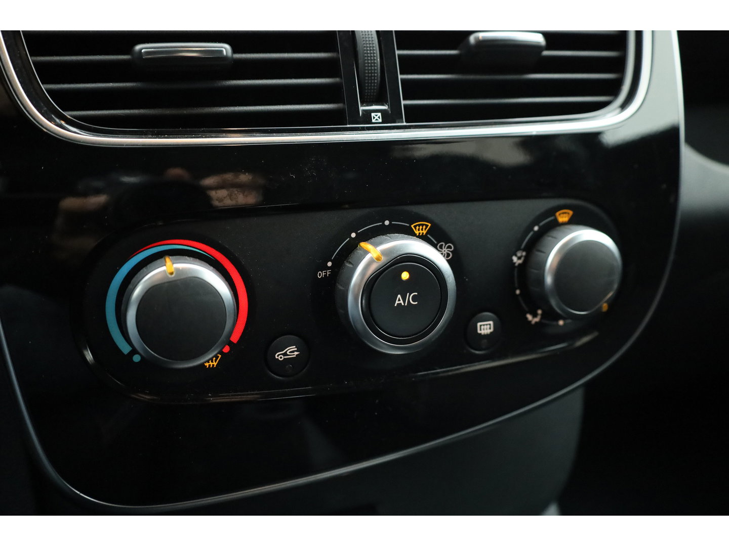 Renault Clio Estate 1.2 TCe Limited 120 pk | Trekhaak | Cruise Control | Bluetooth | Airco | PDC+A | DAB | Navi