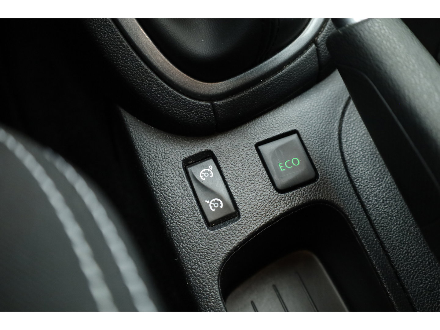 Renault Clio Estate 1.2 TCe Limited 120 pk | Trekhaak | Cruise Control | Bluetooth | Airco | PDC+A | DAB | Navi
