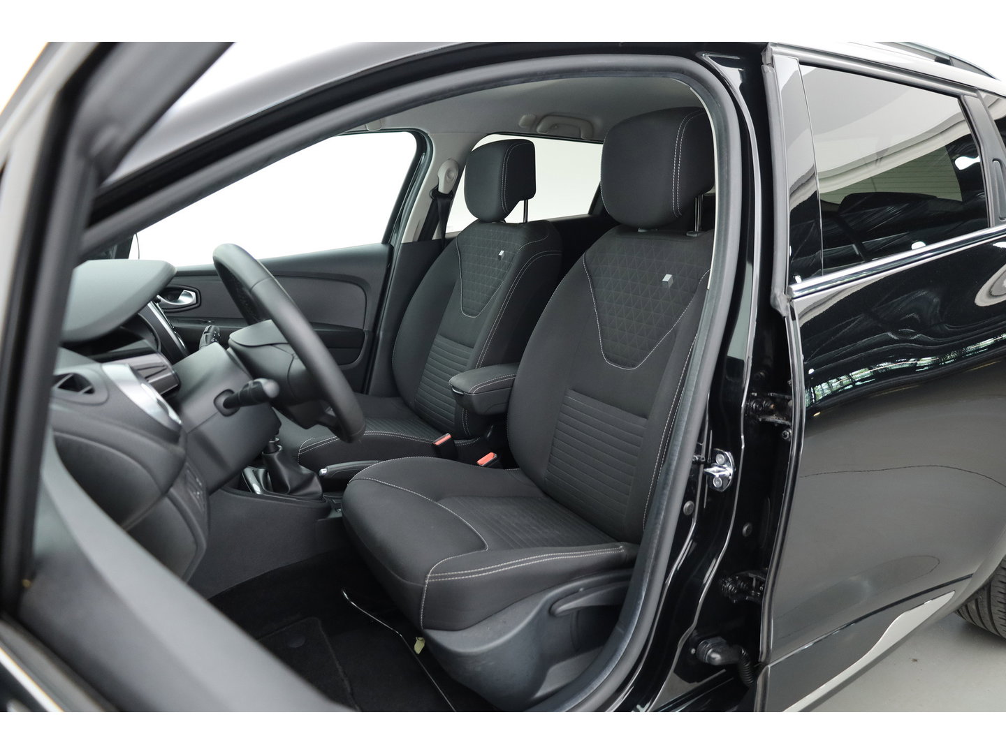 Renault Clio Estate 1.2 TCe Limited 120 pk | Trekhaak | Cruise Control | Bluetooth | Airco | PDC+A | DAB | Navi