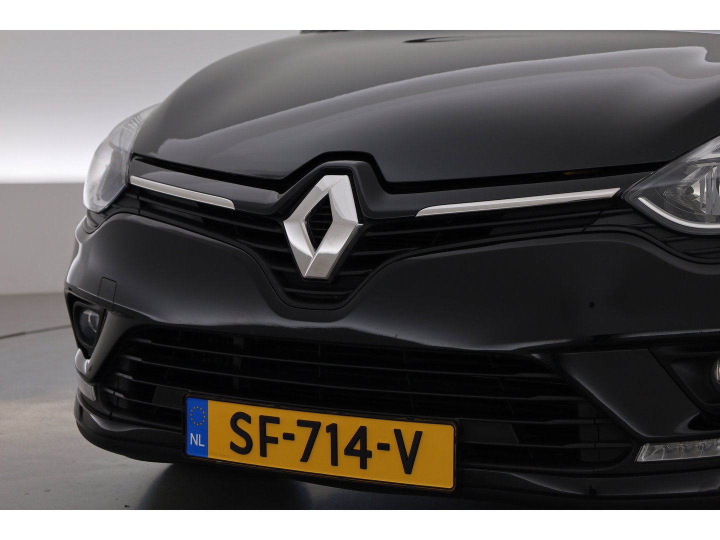 Renault Clio Estate 1.2 TCe Limited 120 pk | Trekhaak | Cruise Control | Bluetooth | Airco | PDC+A | DAB | Navi