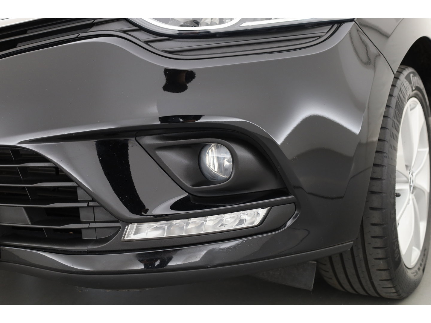 Renault Clio Estate 1.2 TCe Limited 120 pk | Trekhaak | Cruise Control | Bluetooth | Airco | PDC+A | DAB | Navi