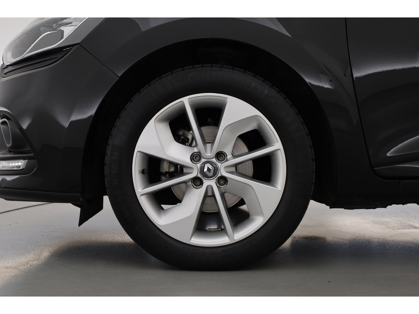 Renault Clio Estate 1.2 TCe Limited 120 pk | Trekhaak | Cruise Control | Bluetooth | Airco | PDC+A | DAB | Navi