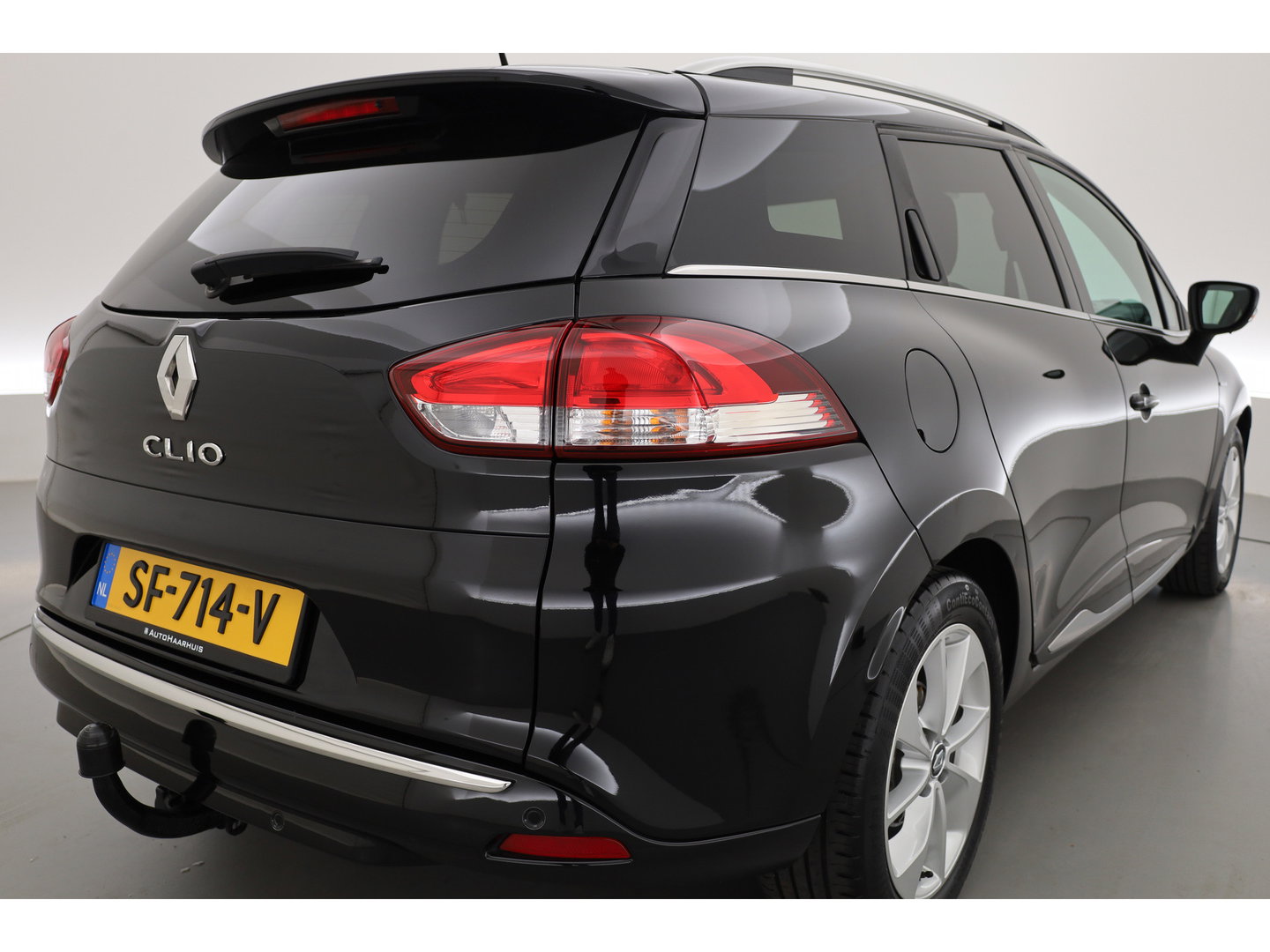 Renault Clio Estate 1.2 TCe Limited 120 pk | Trekhaak | Cruise Control | Bluetooth | Airco | PDC+A | DAB | Navi
