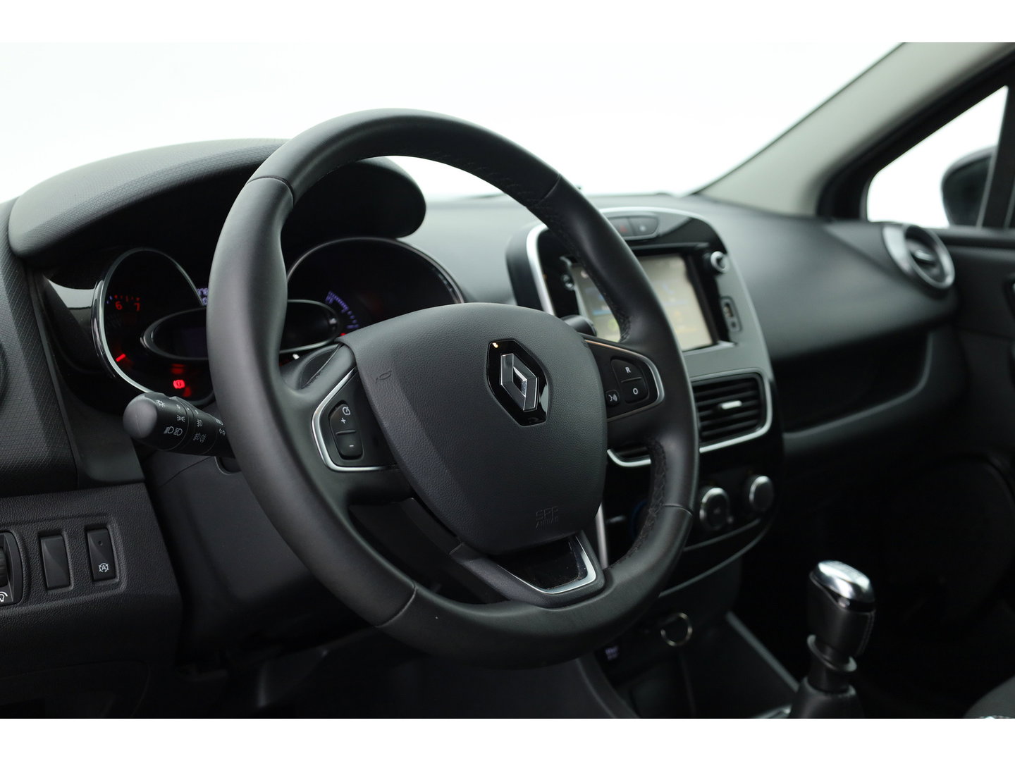 Renault Clio Estate 1.2 TCe Limited 120 pk | Trekhaak | Cruise Control | Bluetooth | Airco | PDC+A | DAB | Navi