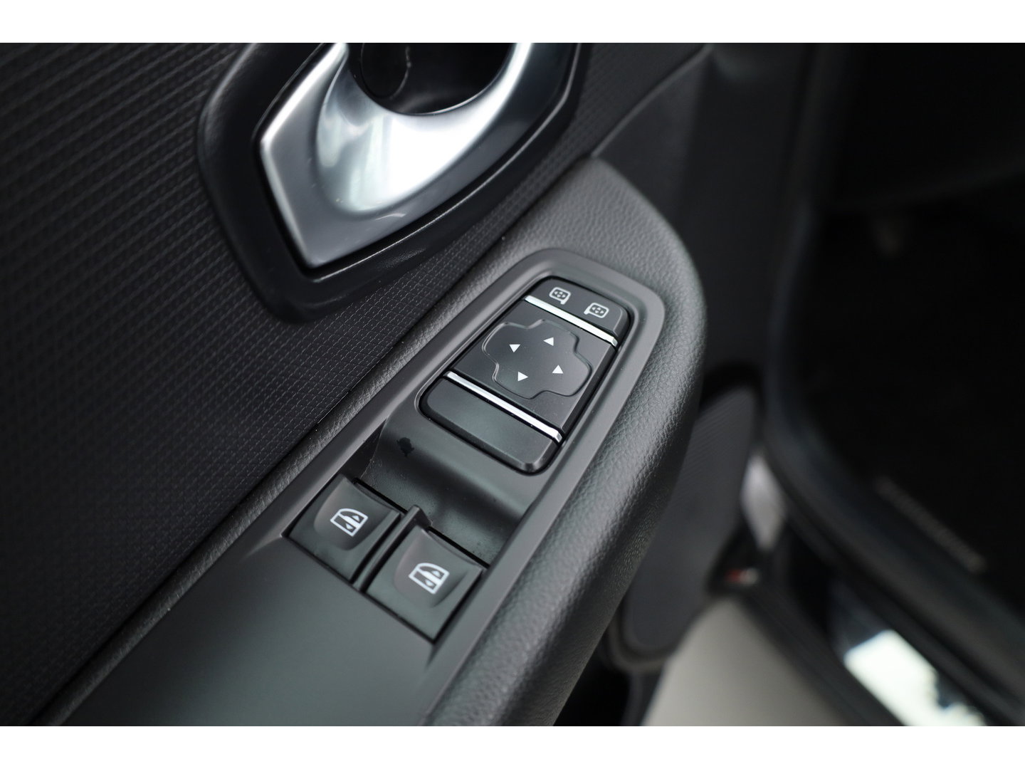Renault Clio Estate 1.2 TCe Limited 120 pk | Trekhaak | Cruise Control | Bluetooth | Airco | PDC+A | DAB | Navi