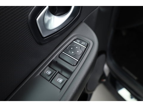 Renault Clio Estate 1.2 TCe Limited 120 pk | Trekhaak | Cruise Control | Bluetooth | Airco | PDC+A | DAB | Navi