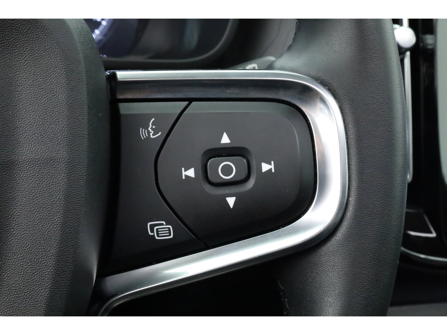 Volvo XC40 1.5 T5 Plug-in hybrid Ultimate Dark | Pano | 360 cam | Leer | ACC | Blis | H&K Audio | Stoel & stuur Verw. | Memory |