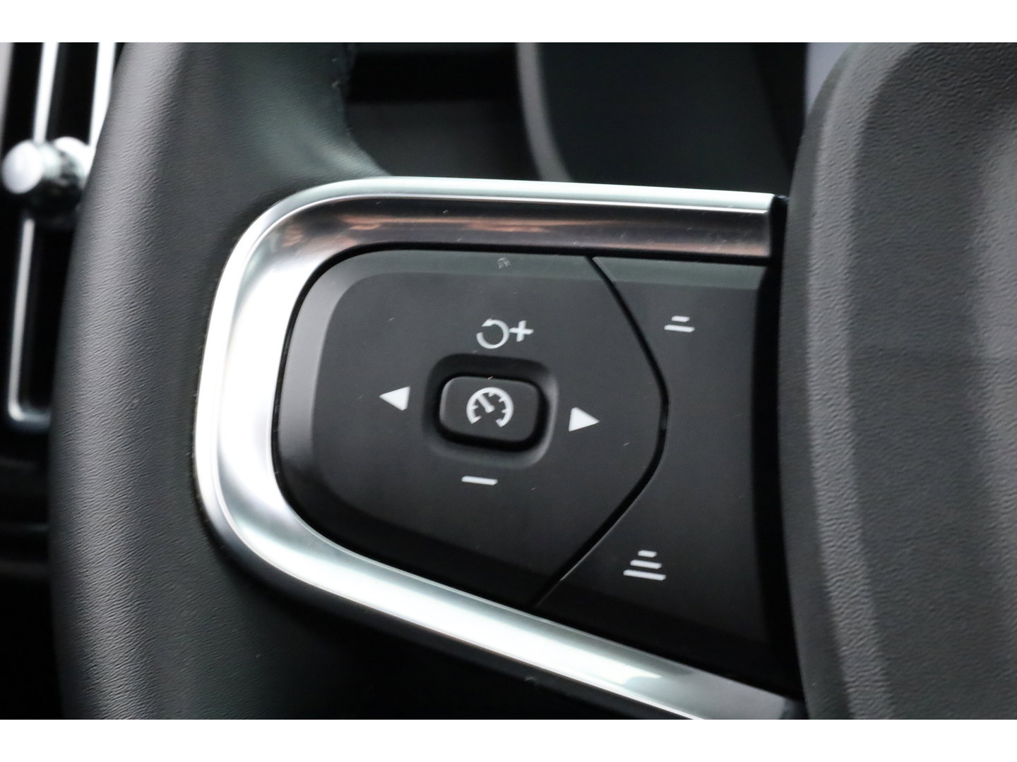 Volvo XC40 1.5 T5 Plug-in hybrid Ultimate Dark | Pano | 360 cam | Leer | ACC | Blis | H&K Audio | Stoel & stuur Verw. | Memory |