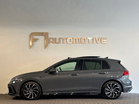 Volkswagen Golf 1.5 eTSI R-Line Pano|Keyless|Camera|IQ|Sfeer